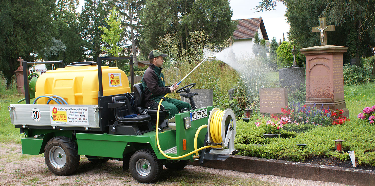 Dauergrabpflege / Grabpflege / Gießpflege